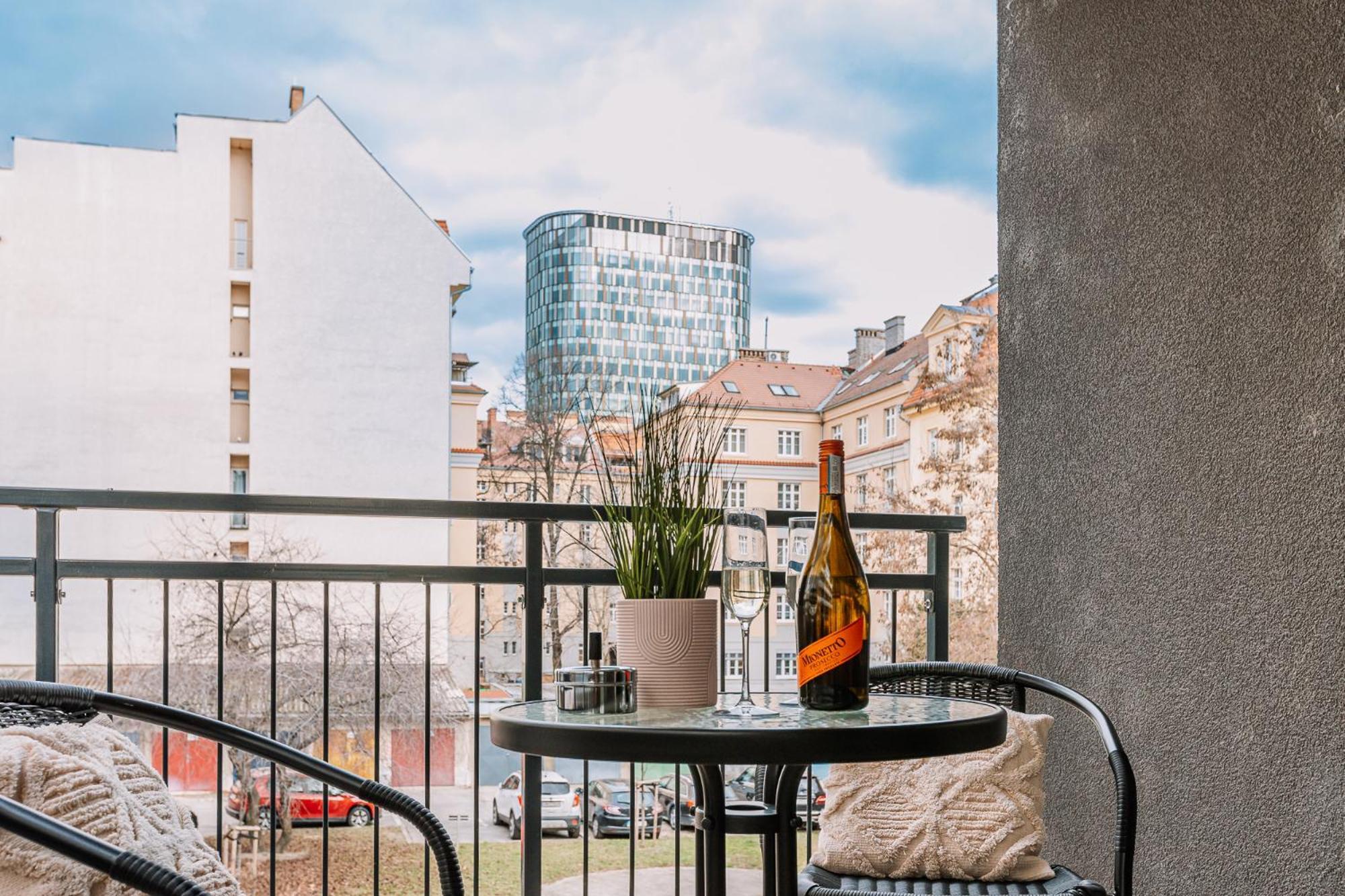 Skau 2 Old Town Family & Business Apartment 2 Floor Free Parking Μπρατισλάβα Εξωτερικό φωτογραφία